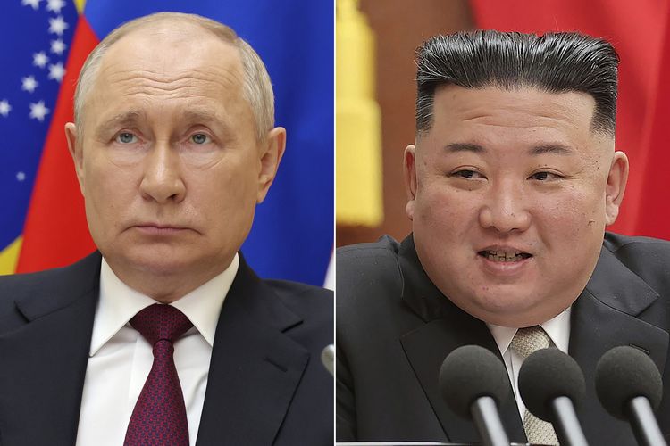 Kolase foto Presiden Rusia Vladimir Putin (kanan) saat pertemuan di Moskwa pada 23 Agustus 2023, dan Pemimpin Tertinggi Korea Utara Kim Jong Un (kiri) dalam pertemuan Partai Buruh di Pyongyang pada awal 2023.