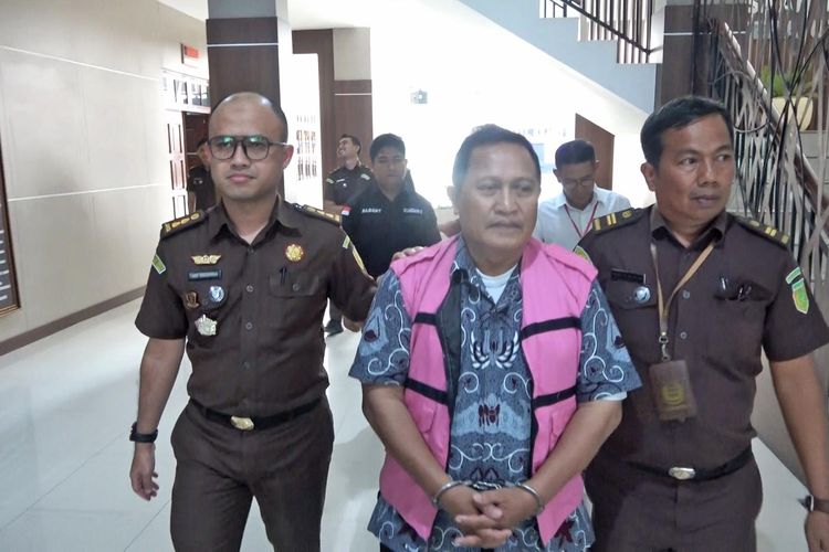 Kejaksaan Tinggi Sumatera Utara menahan Pimpinan PT. Bank Sumut Kantor Cabang Pembantu (KCP) Melati Medan inisial JCS, Selasa (12/8/2025). Dia diduga terlibat korupsi penyaluran kredit perumahan rakyat (KPR) 