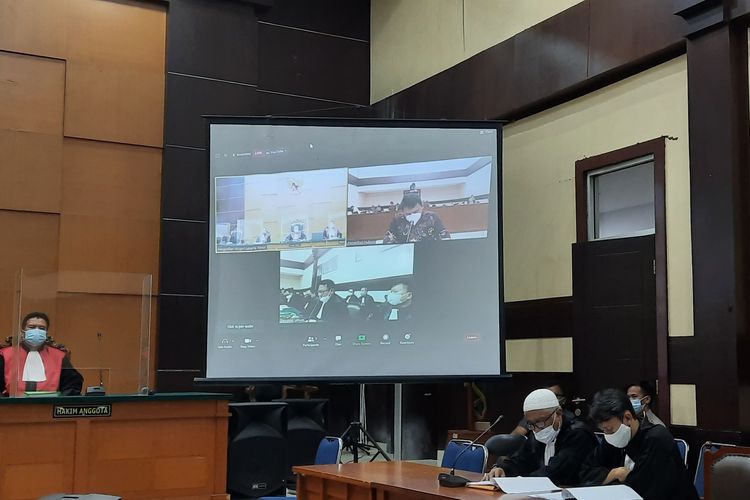 Suasana sidang dengan terdakwa Direktur Utama RS Ummi, Andi Tatat, di Pengadilan Negeri Jakarta Timur, Selasa (16/3/2021)