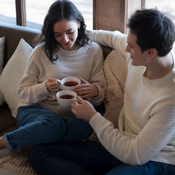 Ilustrasi pasangan. Konsep love language memang membantu pasangan saling memahami, tetapi jika disalahartikan justru bisa memicu kesalahpahaman dalam hubungan.