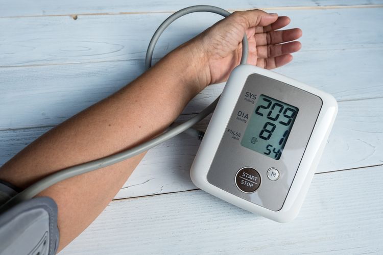 Ilustrasi mengukur tekanan darah
