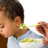 Anak Suka Mengemut Makanan, Apa yang Harus Dilakukan Orangtua?