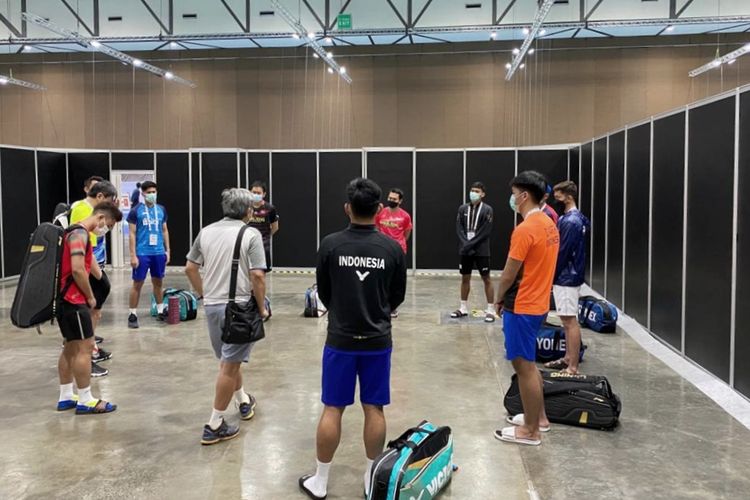 Tim bulu tangkis Indonesia saat menjalani latihan hari kedua menjelang turnamen Yonex Thailand Open di Impact Arena, 12-17 Januari 2021. 