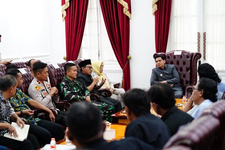 Warga Pesisir Indramayu Tolak PSN Tambak, Lucky Hakim Janji Sampaikan Aspirasi ke Pusat