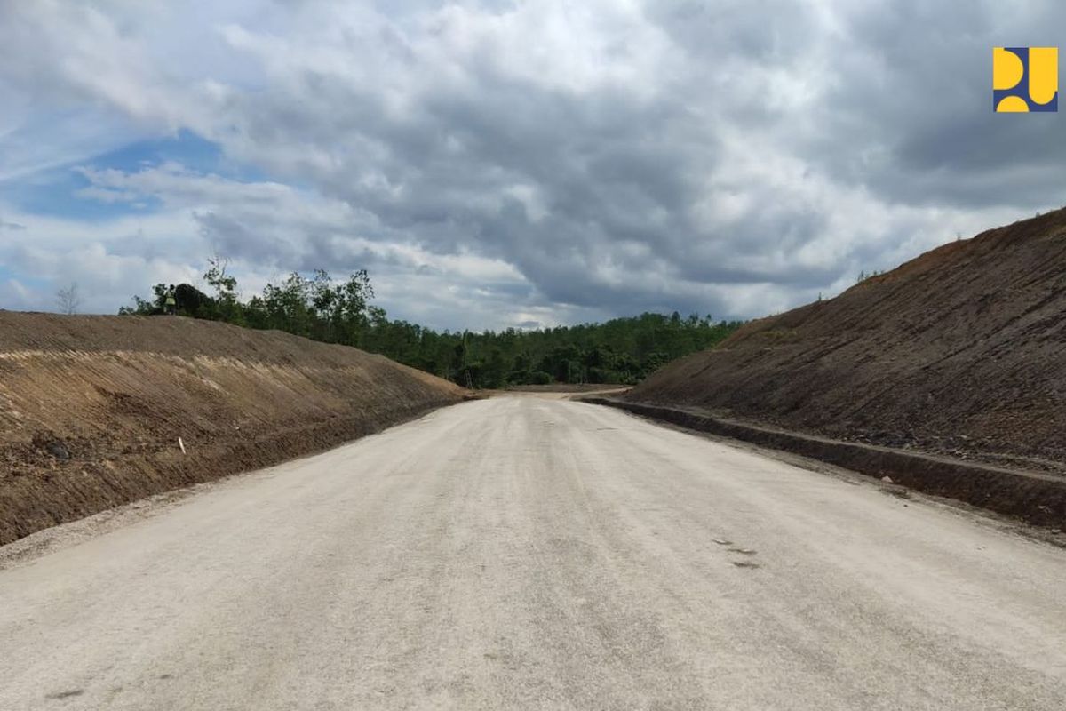 Pembangunan Jalan Lingkar Sepaku yang merupakan jalan nasional dan menjadi akses utama menuju IKN.