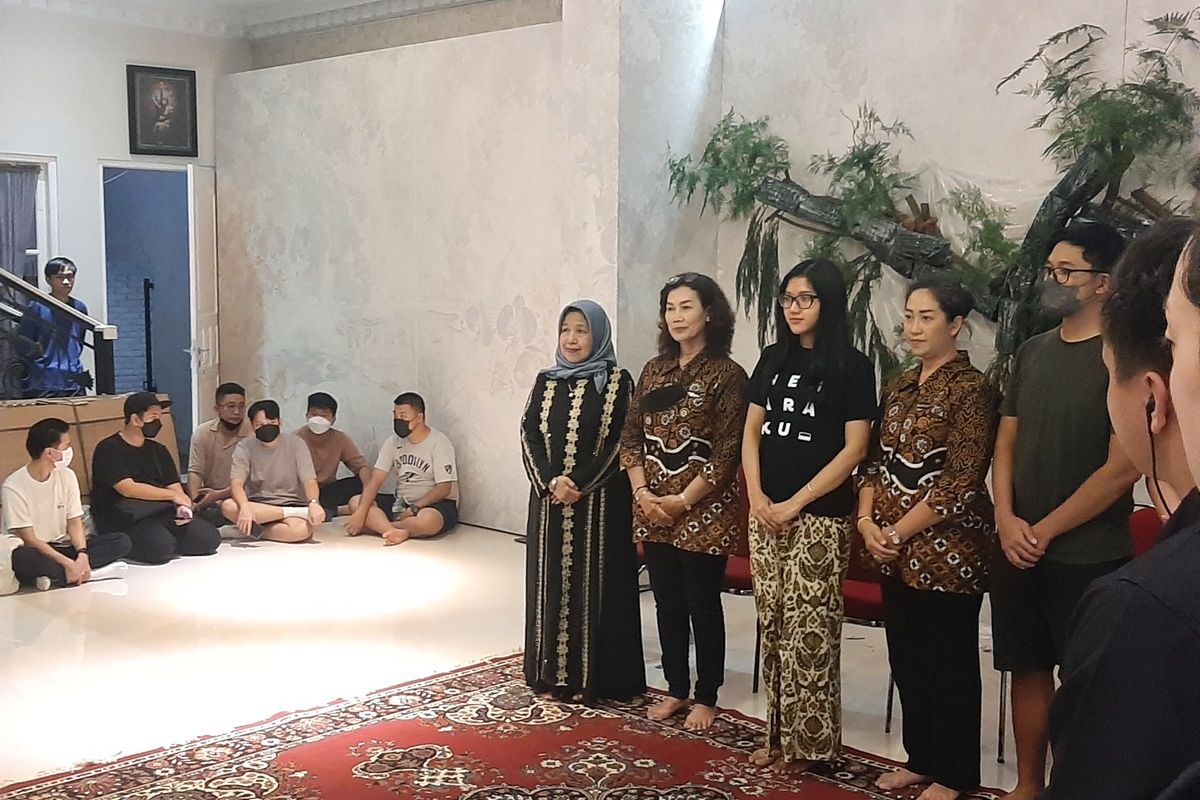 Calon pengantin Erina Gudono saat mengikuti gladi upacara adat di kediamanya Purwosari RT 03/RW 59, Sinduadi, Kapanewon Mlati, Kabupaten Sleman.