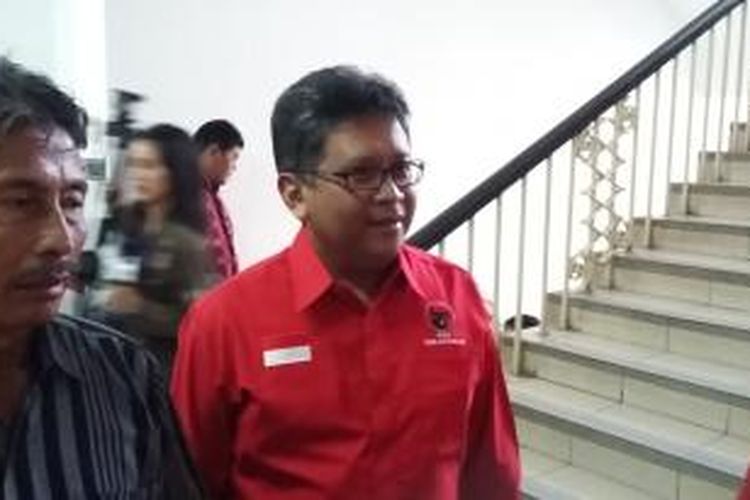 Sekjen PDI-P Hasto Kristiyanto di Gedung KPU, Jakarta, Selasa (12/5/2015).