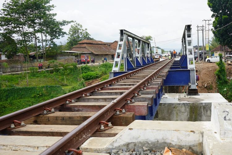 Jalur kereta api Cibatu-Garut yang akan diaktifkan kembali setelah hampir 40 tahun tidak beroperasi.