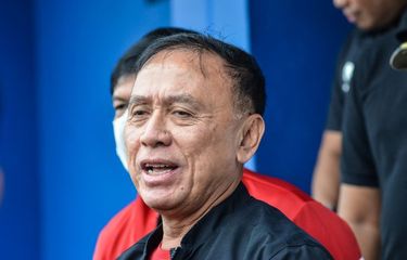 Eks Ketua Umum PSSI Mochamad Iriawan atau Iwan Bule. Ia hadir di Stadion Persib, Sidolig, Bandung, Kamis (22/9/202) untuk mengunjungi pelatihan Timnas Indonesia jelang pertandingan FIFA Match Day Indonesia vs Curaccao.