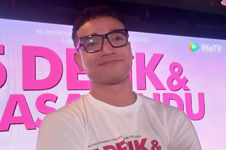 Aktor peran Fadly Faisal tak mempermasalahkan sering disebut tenar karena mendiang Vanessa Angel dan Bibi Andriansyah.