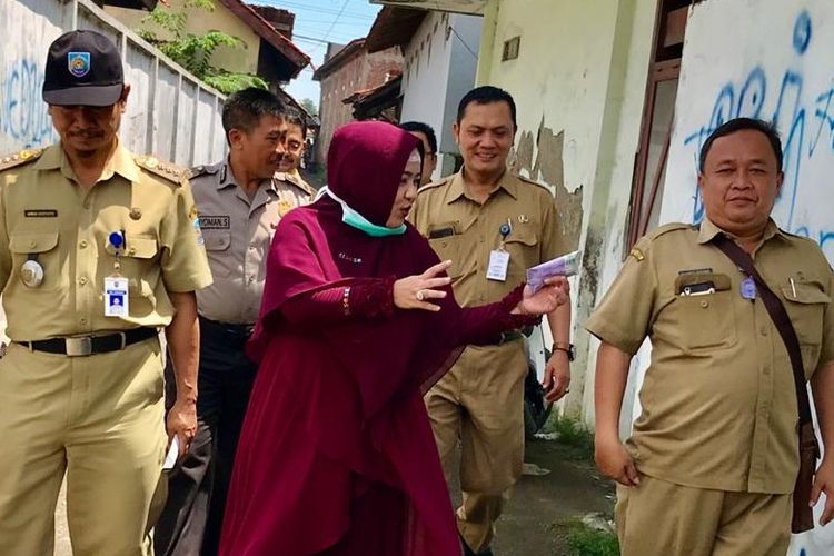 Anggota DPR RI Komisi IX Dewi Aryani saat bersama sejumlah pejabat Kabupaten Tegal meninjau kesiapan RSUD  Suradadi, 9 Maret 2020 lalu. 