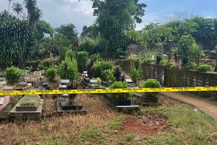 Ekshumasi bocah yang dianiaya ibu tiri di Makam Kalang Anyar, Rawapanjang, Kabupaten Bogor, Kamis (23/10/2025). 