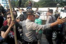 Mahasiswa Kembali Blokade Jalan, Lalu Lintas Gatot Subroto Tersendat