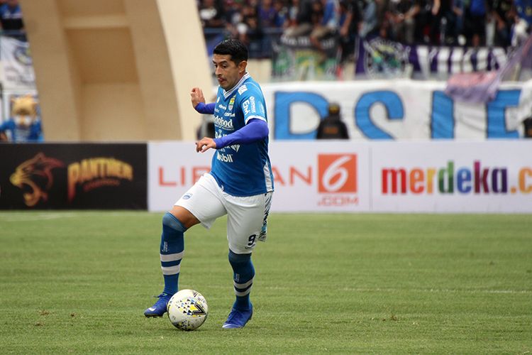 Esteban Vizcarra saat melakoni laga bersama Persib Bandung, di Stadion Si Jalak Harupat, Kabupaten Bandung, beberapa waktu lalu. 