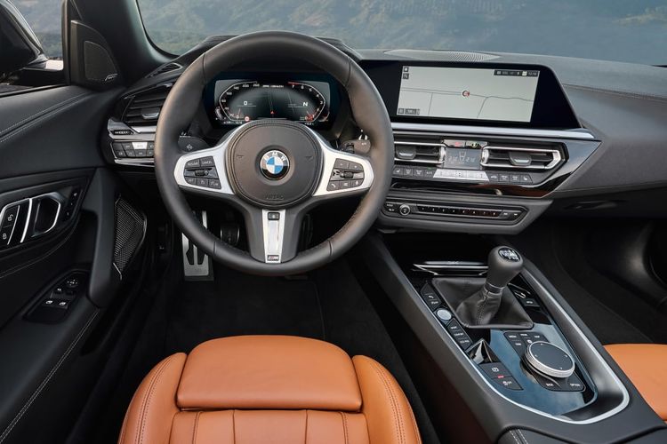 BMW Z4 M40i dapat transmisi manual