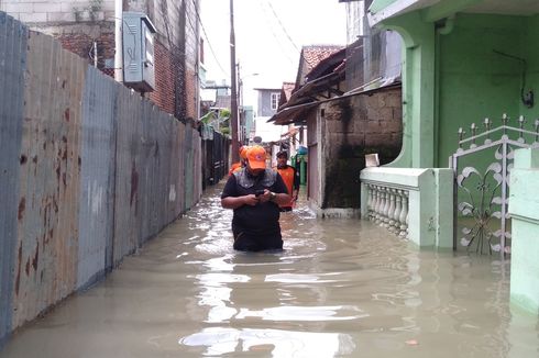 Banjir Satu Meter di Permukiman Cawang, Baznas Bagikan Bantuan Makanan