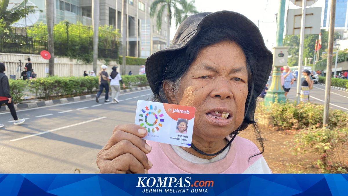 "Dari Malam Saya Meninap di Tenda Sampai Sakit Perut" Saat Lansia Antre Kartu Transum Gratis