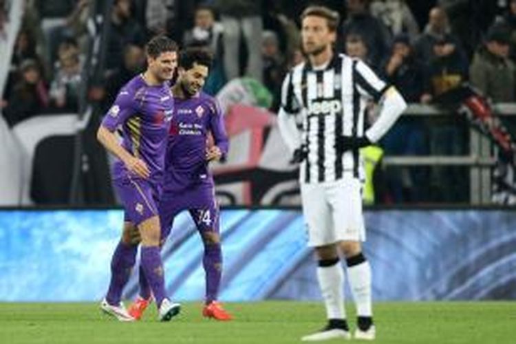 Striker Fiorentina, Mohamed Salah, seusai mencetak gol ke gawang Juventus, pada leg pertama semifinal, di Juventus Stadium, Kamis (5/3/2015). 