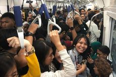 Penumpang Uji Coba MRT Menumpuk karena 