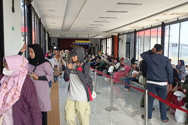 Beralih ke Commuter Line, Pekerja-Pedagang di Kabupaten Bandung Pangkas Ongkos Berlipat hingga Tak Penat