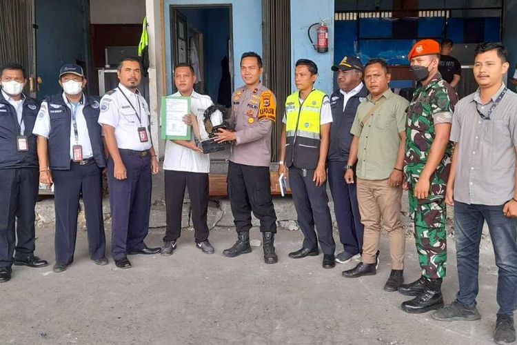 Polisi berhasil mengamankan 1 (satu) paket narkoba jenis ganja yang akan dikirim dari Jayapura ke Jakarta melalui Bandara Sentani, Kabupaten Jayapura, Papua, Rabu (9/11/2022).