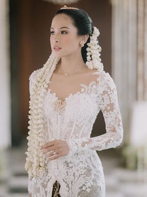 Detail kebaya Maudy Ayunda