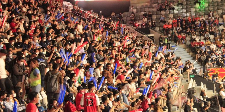Suasana tribune penonton Istora Senayan, Jakarta, saat menyaksikan laga timnas basket Indonesia vs Arab Saudi pada fase grup FIBA Asia Cup 2022, Selasa (12/7/2022) sore WIB.