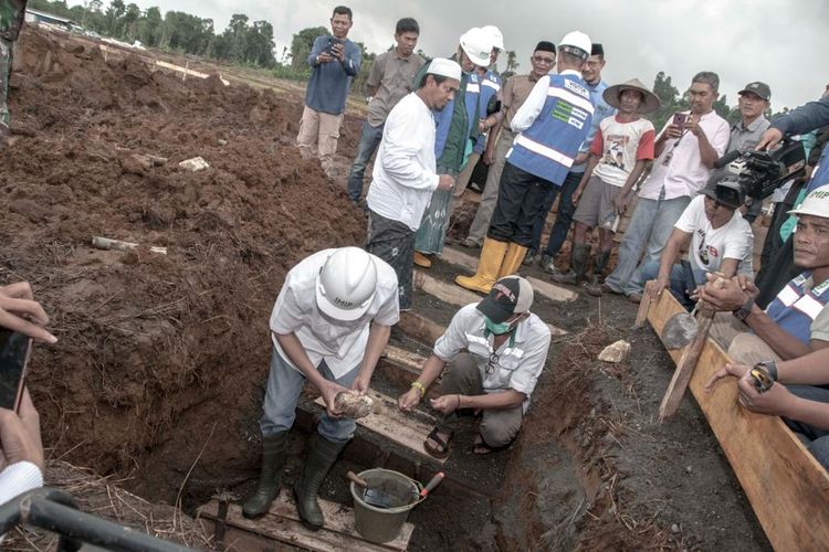Foto//Suasana Peletakan batu Pertama Pembangunan Ponpes Nurul Khairaat d Desa Makmur, Kecamatan Bahodopi,Minggu (21/08)i