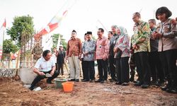Pj Gubernur Al Muktabar Lakukan Groundbreaking Pembangunan Gedung Bank Banten