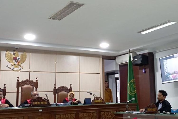 Majelis hakim membacakan putusan perkara tindak pidana korupsi dengan terdakwa Suadi Yahya, mantan Wali Kota Lhokseumawe, di Pengadilan Tindak Pidana Korupsi Banda Aceh, Rabu (17/1/2024). 