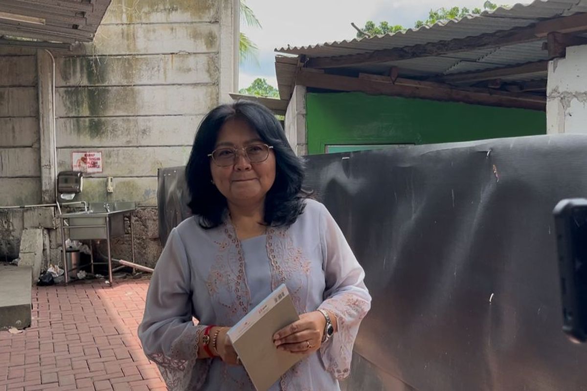 Istri Kunjungi Hasto di Rutan KPK, Bawa Ketupat hingga Krecek