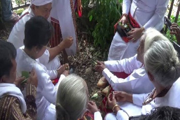 Ritual ”Messalu Lembang”, Ritual menolak gempa ala leluhur masyarakat Mamasa, Sulawesi barat.