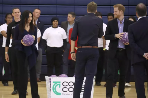 Meghan Markle Bertanding Bola Jaring dengan Sepatu Hak Tinggi