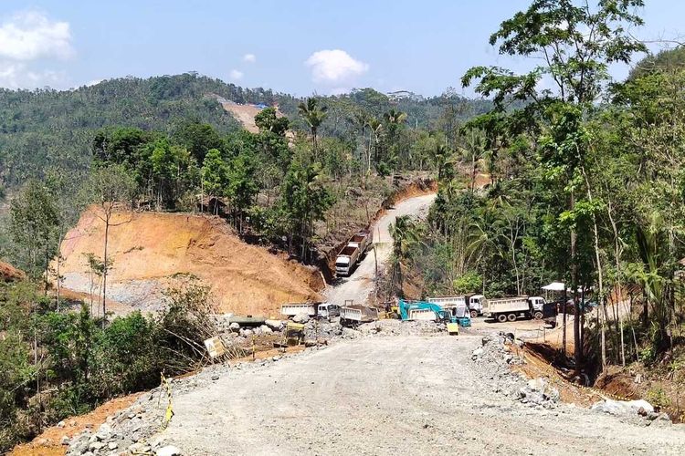 Area pembangunan proyek Bendungan Bener di wilayah Desa Wadas, Kabupaten Purworejo, Jawa Tengah, Selasa (8/2/2022).
