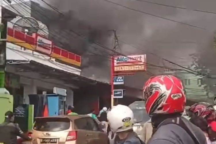 Kebakaran Warung Bakso Gajah Mungkur Bintaro, Pondok Aren, Tangerang Selatan, Kamis (7/4/2022)