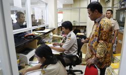 Di Surabaya, Menteri Amran Cek Mudahnya Perizinan dan Disiplin Pegawai