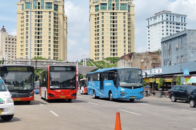 Terminal Senen, lokasi pemberhentian bus Transjakarta dekat Stasiun Pasar Senen, Senin (1/12/2025). 