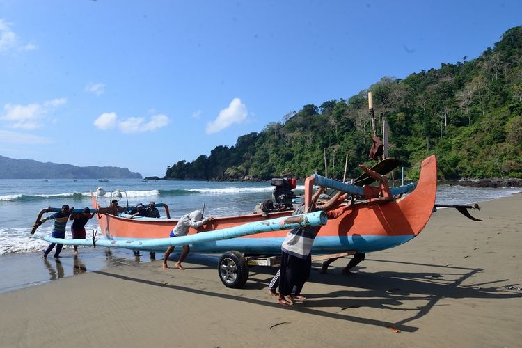 Pantai Rajegwesi, Banyuwangi, Jawa Timur DOK. Shutterstock