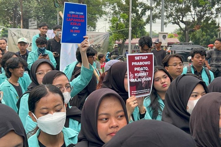 Penjelasan Satpol PP Solo Usai Copot Baliho BEM UNS, Sebut Pesan Mahasiswa Sudah Tersampaikan