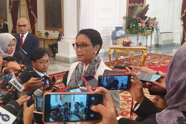 Menteri Luar Negeri Retno Marsudi usai mendampingi Presiden Joko Widodo bertemu sejumlah Kepala Negara, Minggu (20/10/2019).
