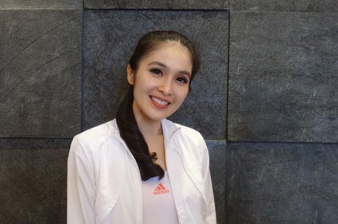 Yuk, Tiru Cara Sandra Dewi Lindungi Kulit Anak-anaknya