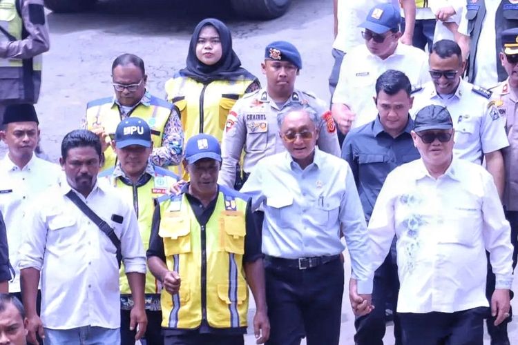 Menteri PU Dody Hanggodo Tinjau Jalan Enang-Enang, Ambil Alih Penguatan Konstruksi