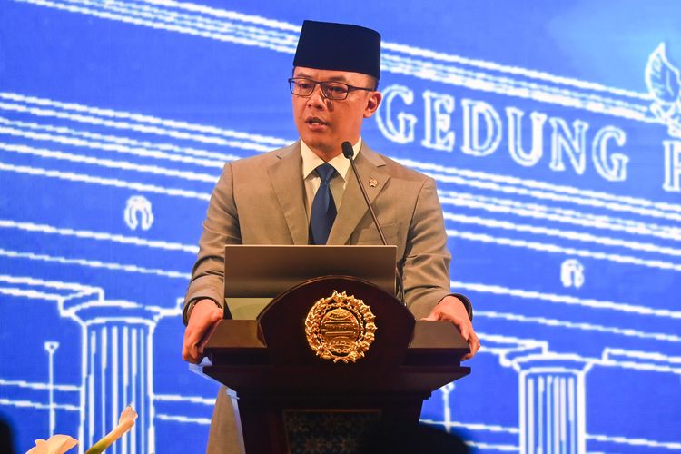 Menteri Luar Negeri Sugiono menyampaikan paparan dalam Pernyataan Pers Tahunan Menteri Luar Negeri (PPTM) 2026 di Jakarta, Rabu (14/1/2026). Dalam paparannya, Sugiono mengumumkan capaian diplomasi Indonesia sepanjang tahun 2025 salah satunya yaitu menegaskan peran aktif Indonesia dalam pembahasan pembentukan International Stabilization Force (ISF) sebagai langkah transitional untuk memastikan terwujudnya gencatan senjata permanen sekaligus membuka akses bantuan kemanusiaan di Gaza. ANTARA FOTO/Rivan Awal Lingga/rwa.