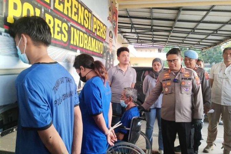 Kasus ibu bunuh anak kandung di Subang, paman dan kakek korban terlibat. Ketiga tersangka dihadirkan dalam konferensi persi di Mapolres Indramayu, Jumat (6/10/2023).