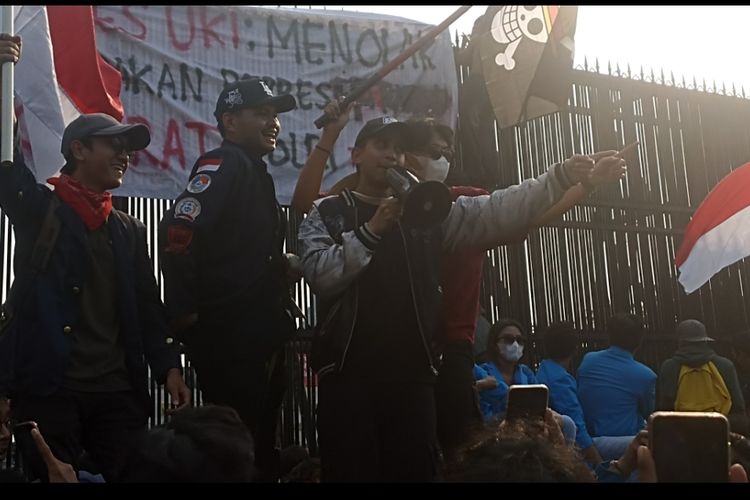 Kritik Ucapan Sahroni, Andovi da Lopez: Gue Sedih Banget Kita Dianggap Tolol, Demo Dibayar
