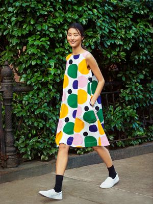 Uniqlo x Marimekko gaun grafis tanpa lengan motif Nonparelli