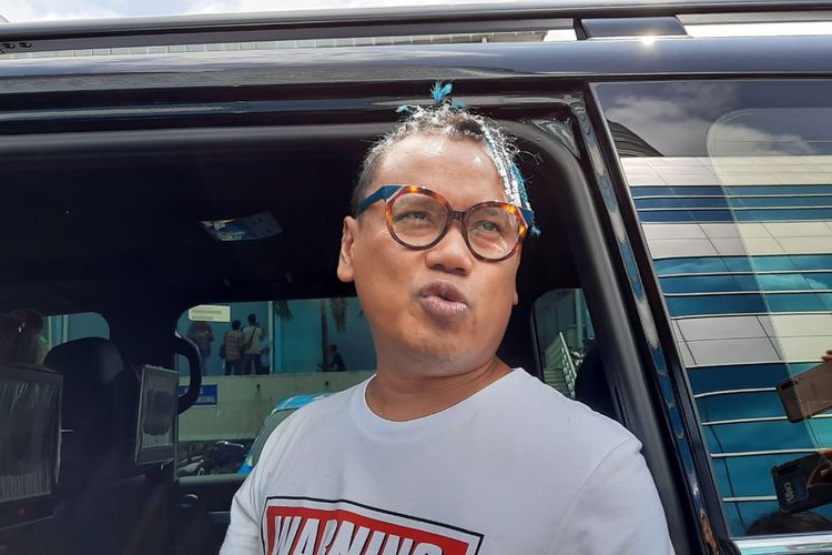 Uya Kuya dengan gaya rambut dreadlock saat ditemui di Gedung Trans TV, Jakarta Selatan, Selasa (7/1/2020).