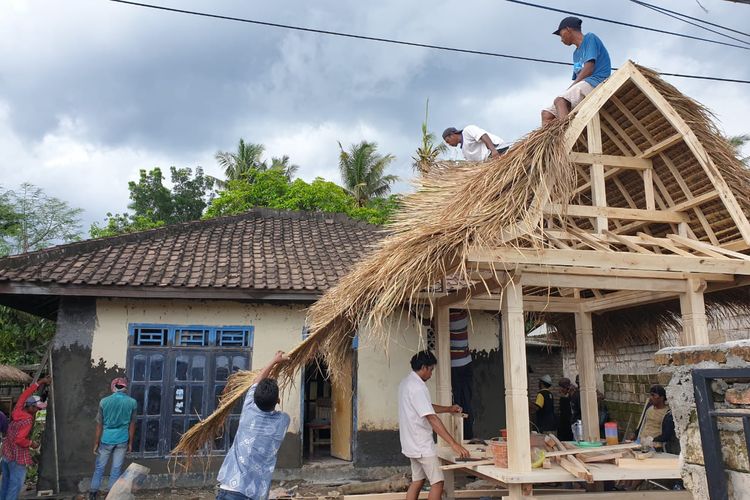 Kawasan Sirkuit Mandalika di Nusa Tenggara Barat (NTB) dengan atap lumbung sasak.