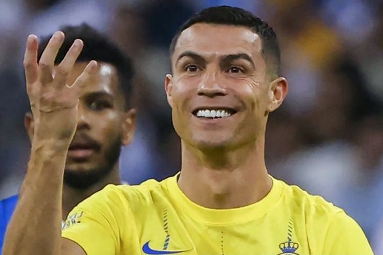 Reaksi penyerang Portugal, Cristiano Ronaldo, saat bertanding dalam lanjutan Liga Arab Saudi antara Al Hilal vs Al Nassr di Stadion King Fahd pada 1 Desember 2023. Terkini, Ronaldo mencetak satu gol dan mengukir catatan bersejarah dalam laga melawan Al Shabab pada perempat final Piala Raja Arab Saudi 2023-2024.