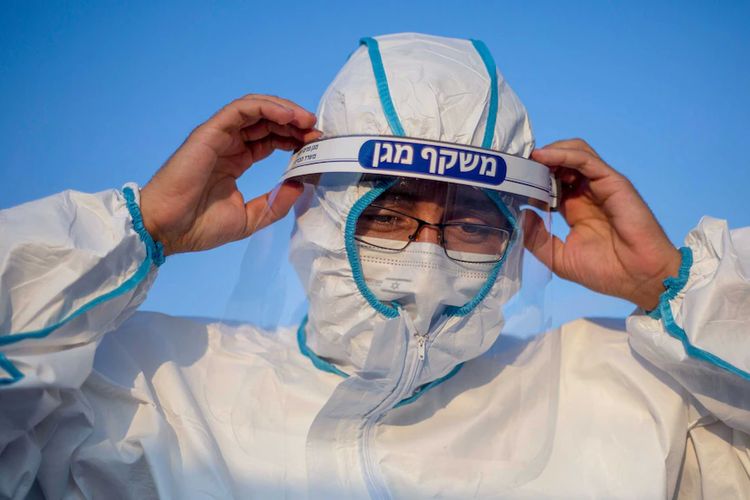 Pada awal Januari lalu, Israel melaporkan menghadapi 'florona' akibat ada wabah flu di saat penularan Covid-19 kembali meningkat.